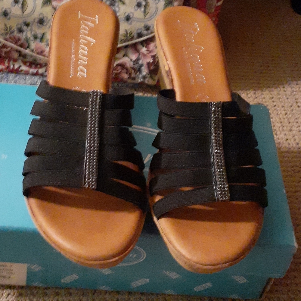 NWOT-Italiana Dress Sandles 9.5